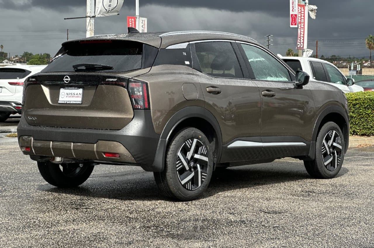 2027 Nissan Kicks SV 3