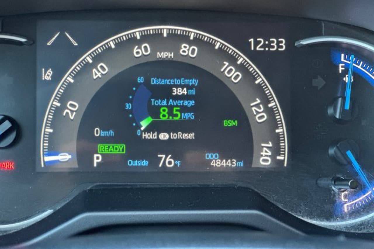 2025 Toyota RAV4 Hybrid XLE 23