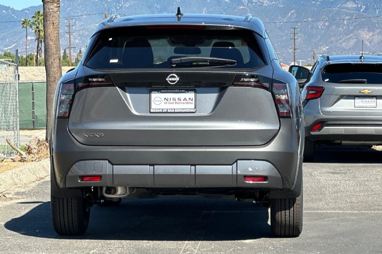 2027 Nissan Kicks SV 4