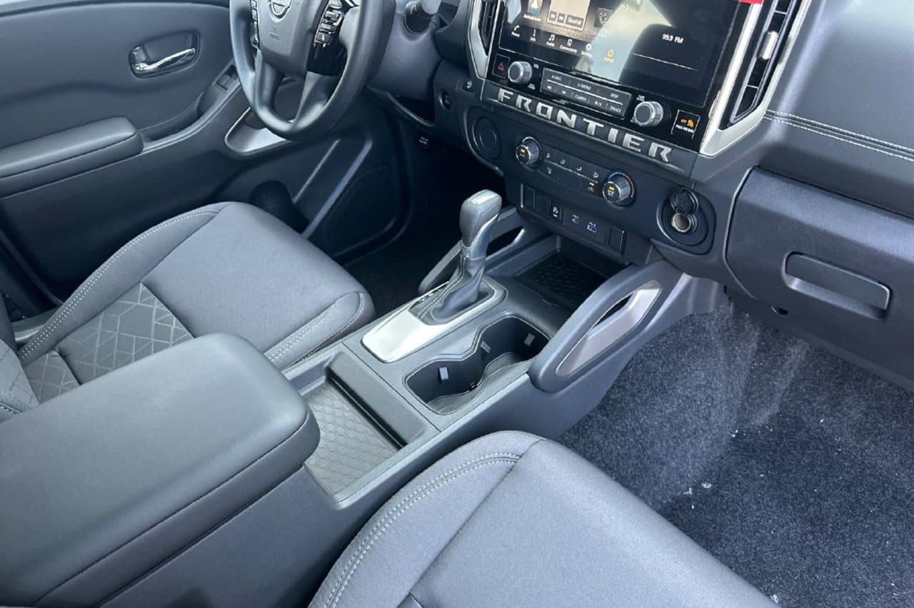 2027 Nissan Frontier SV 13