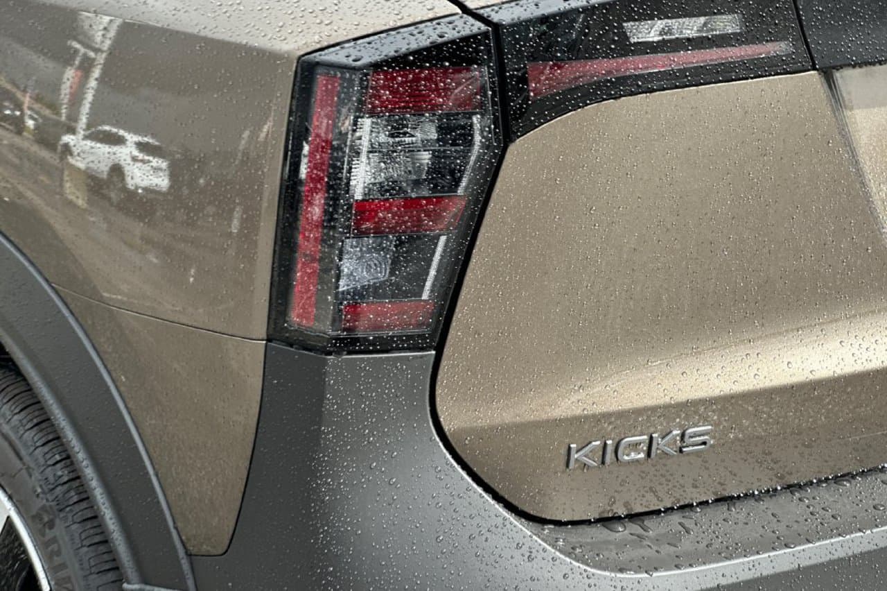 2027 Nissan Kicks SV 21