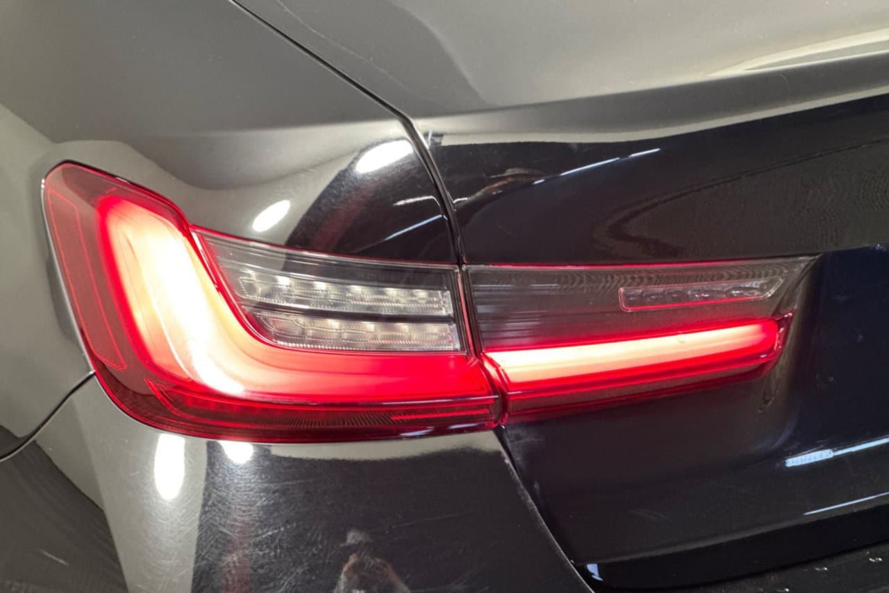 2025 BMW 3 Series 330i 23