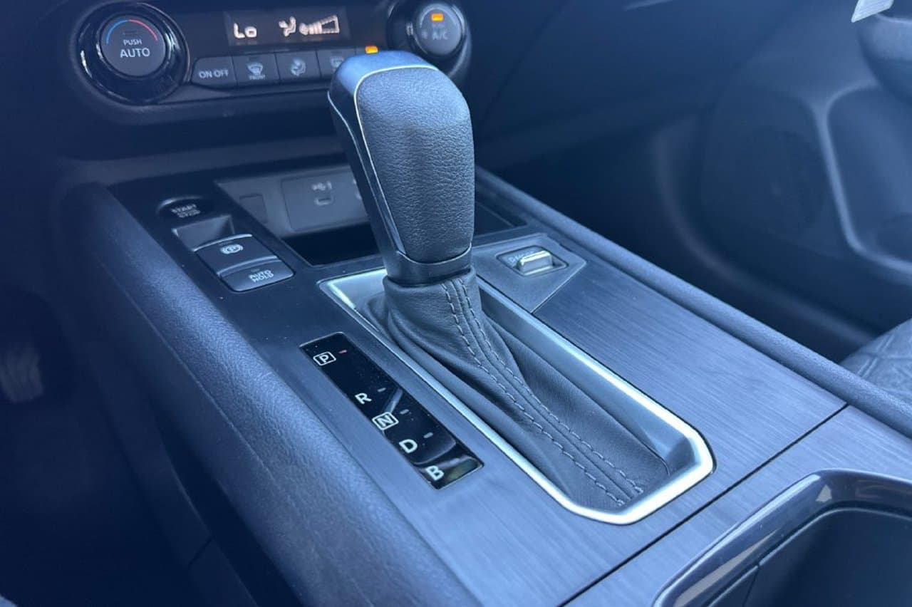 2027 Nissan Kicks SV 18