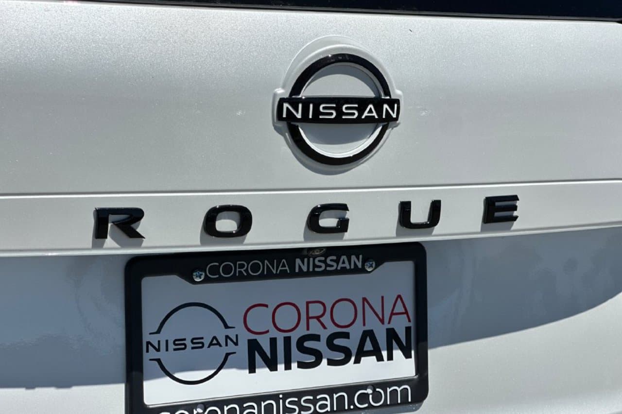 2026 Nissan Rogue Dark Armor 24
