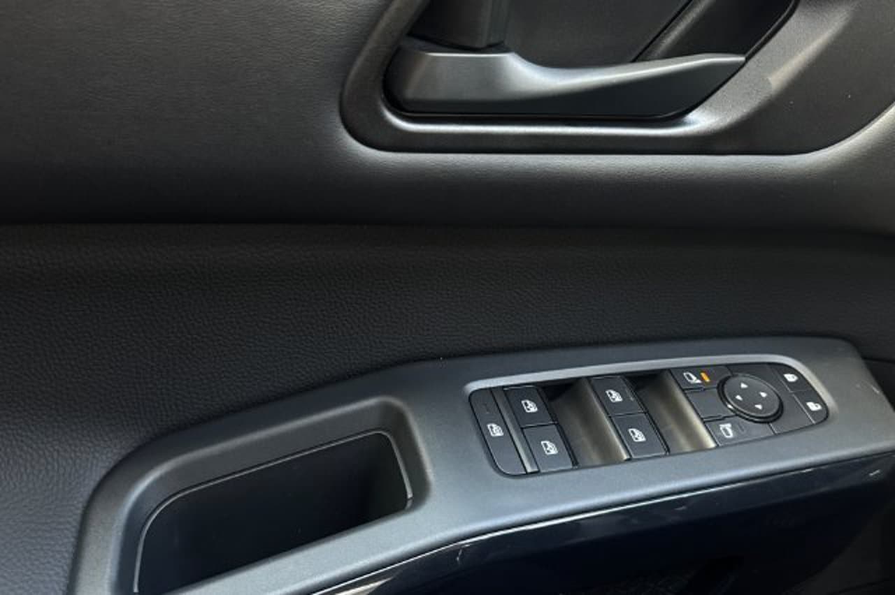 2026 Nissan Pathfinder SV 8