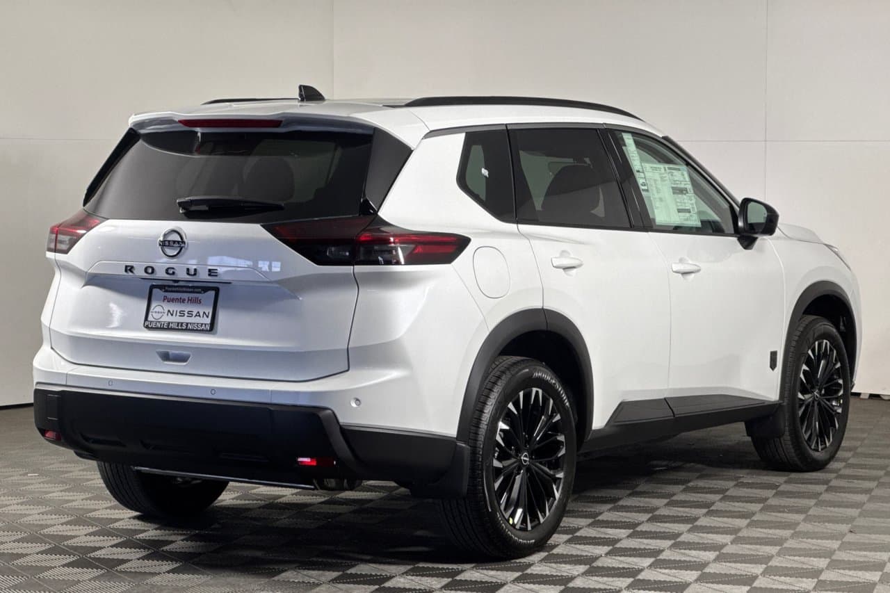 2026 Nissan Rogue Dark Armor 19