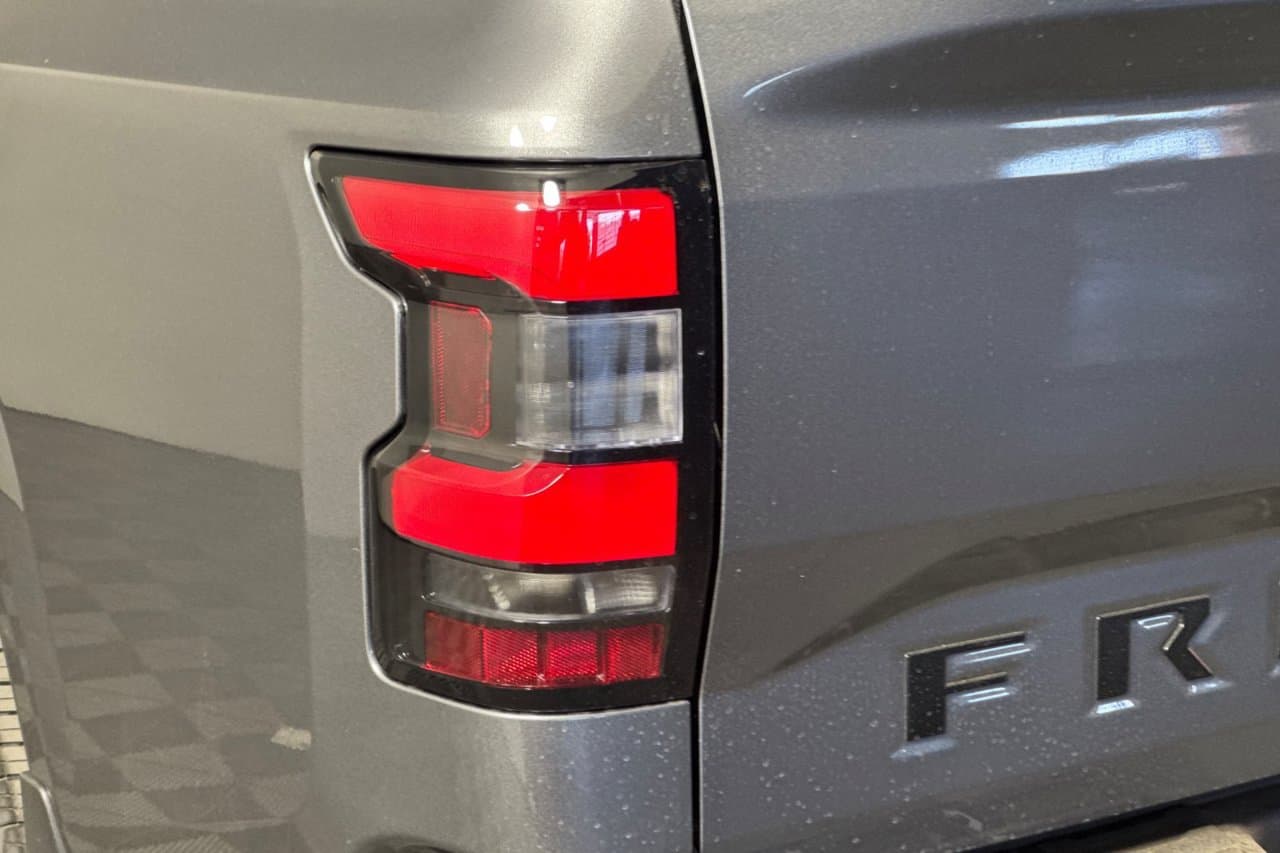 2027 Nissan Frontier SV 22