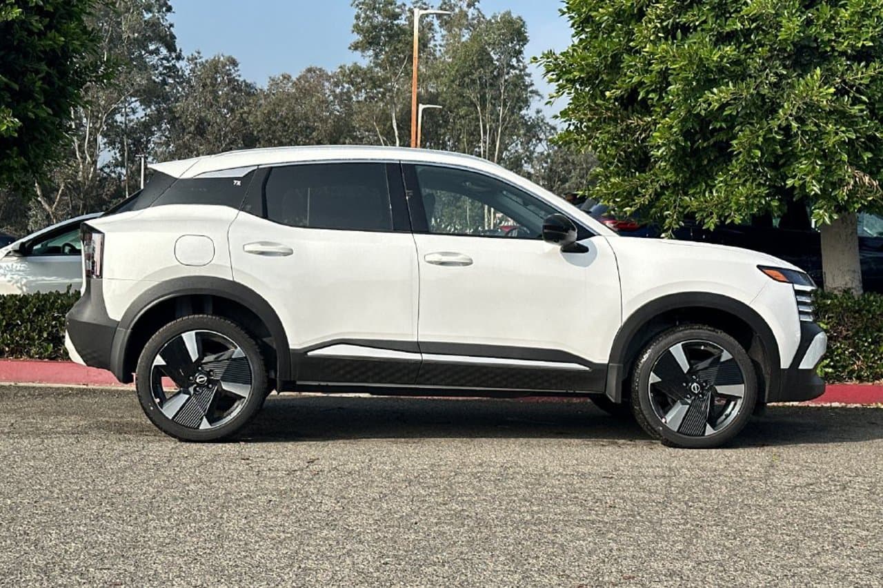 2026 Nissan Kicks SR 3