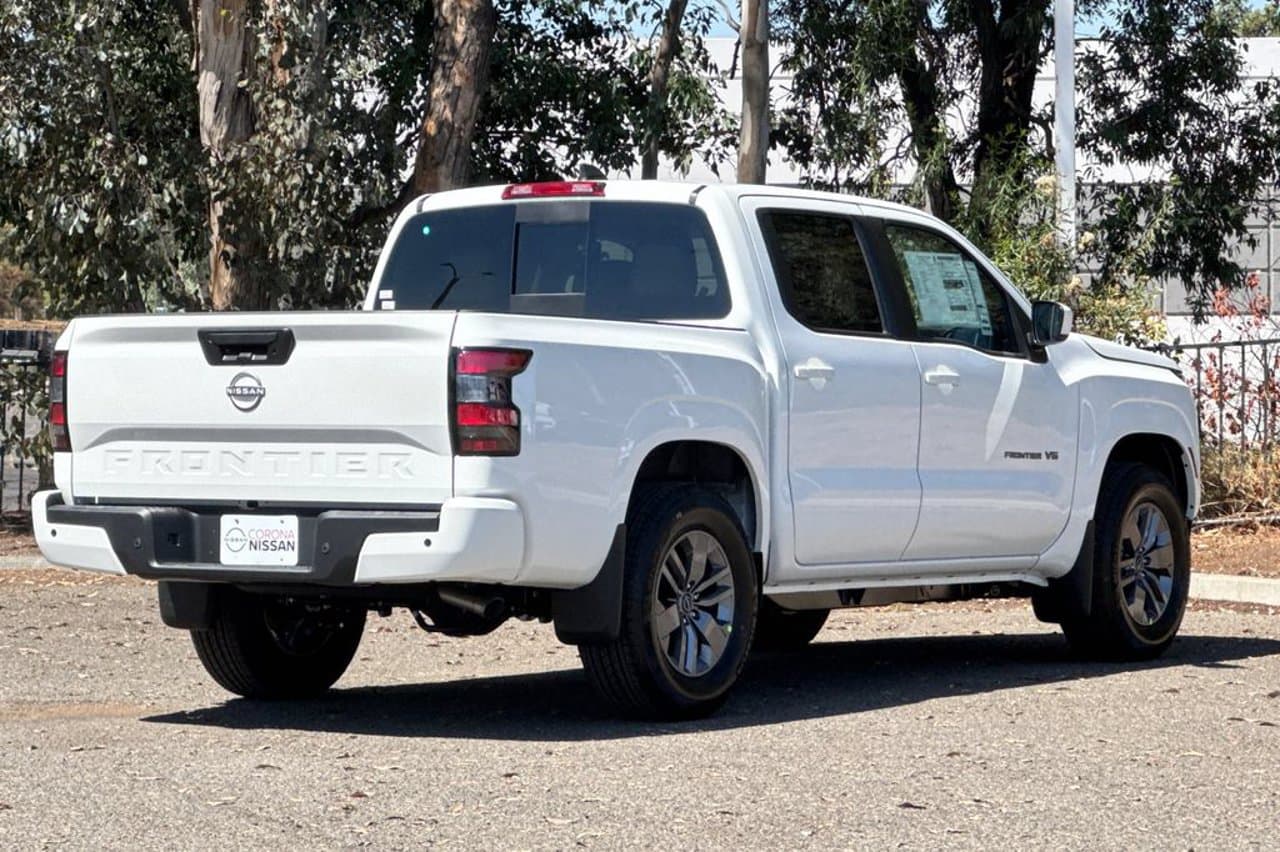 2027 Nissan Frontier SV 4