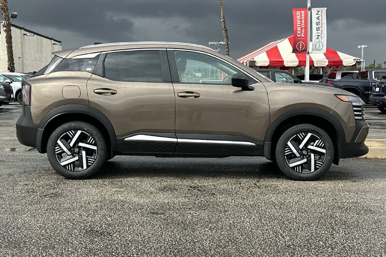 2027 Nissan Kicks SV 2