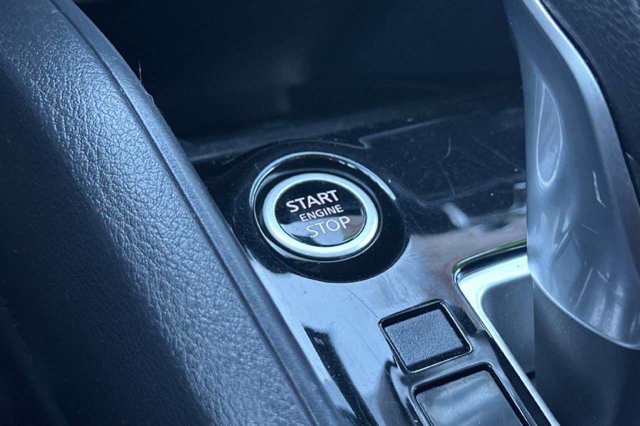 2024 Nissan Versa SR 18