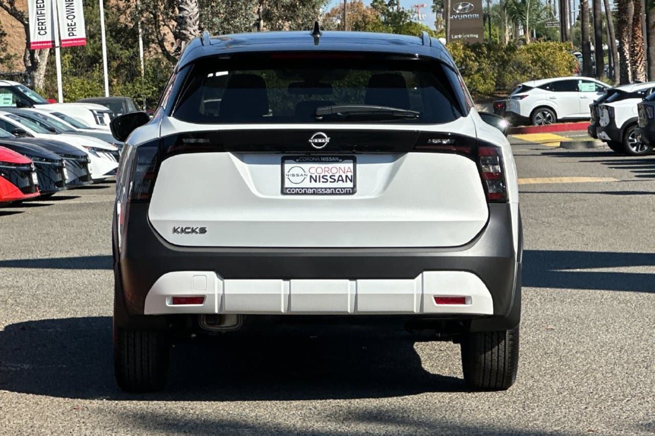 2027 Nissan Kicks SV 5