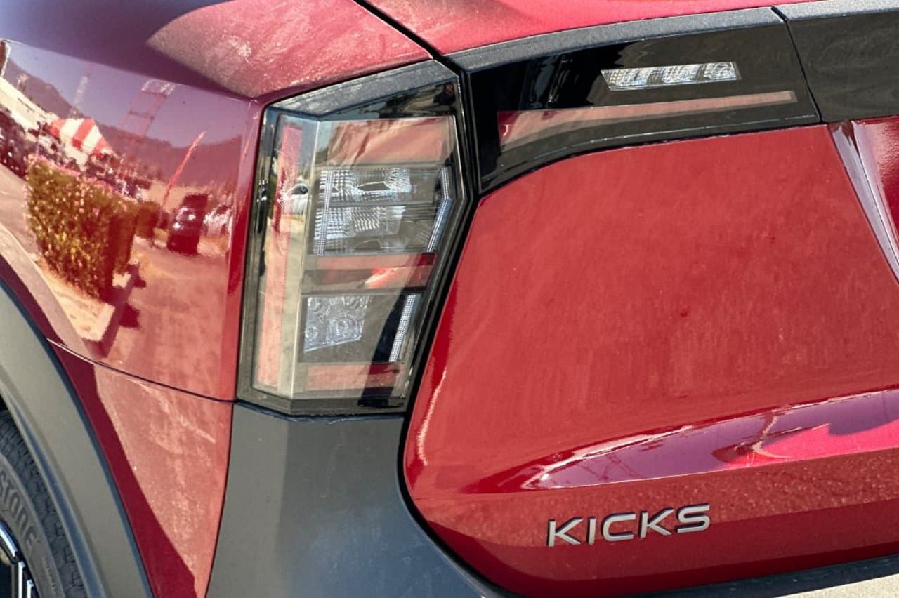 2027 Nissan Kicks SV 21