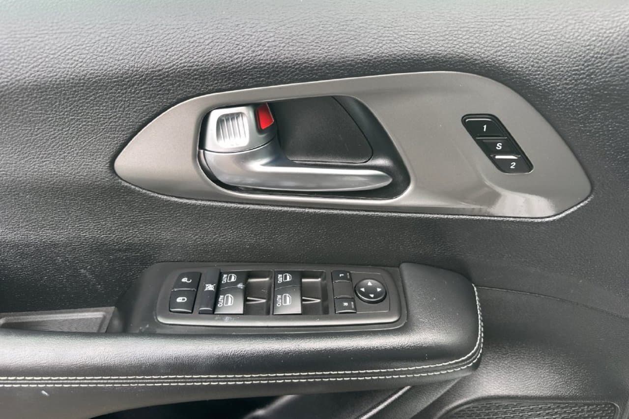 2025 Chrysler Pacifica Select 9