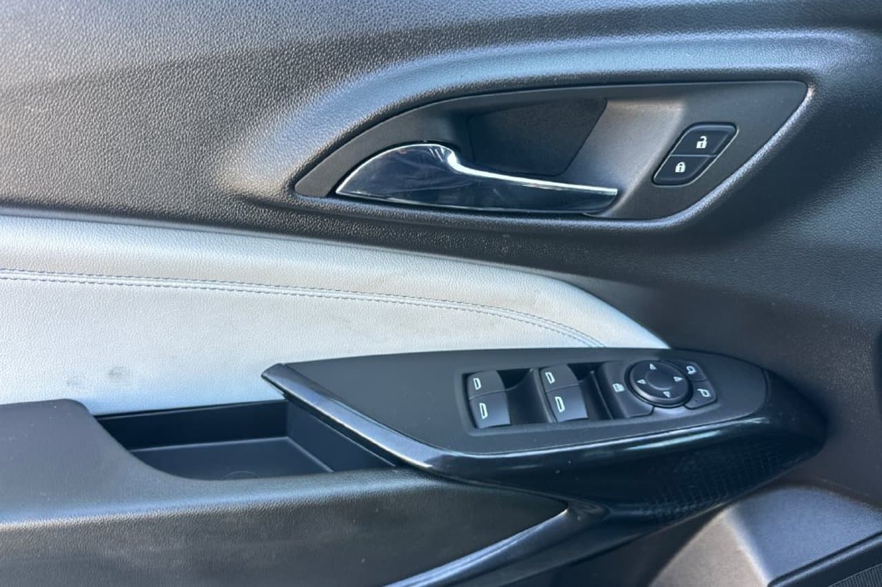 2025 Chevrolet Trax LT 8