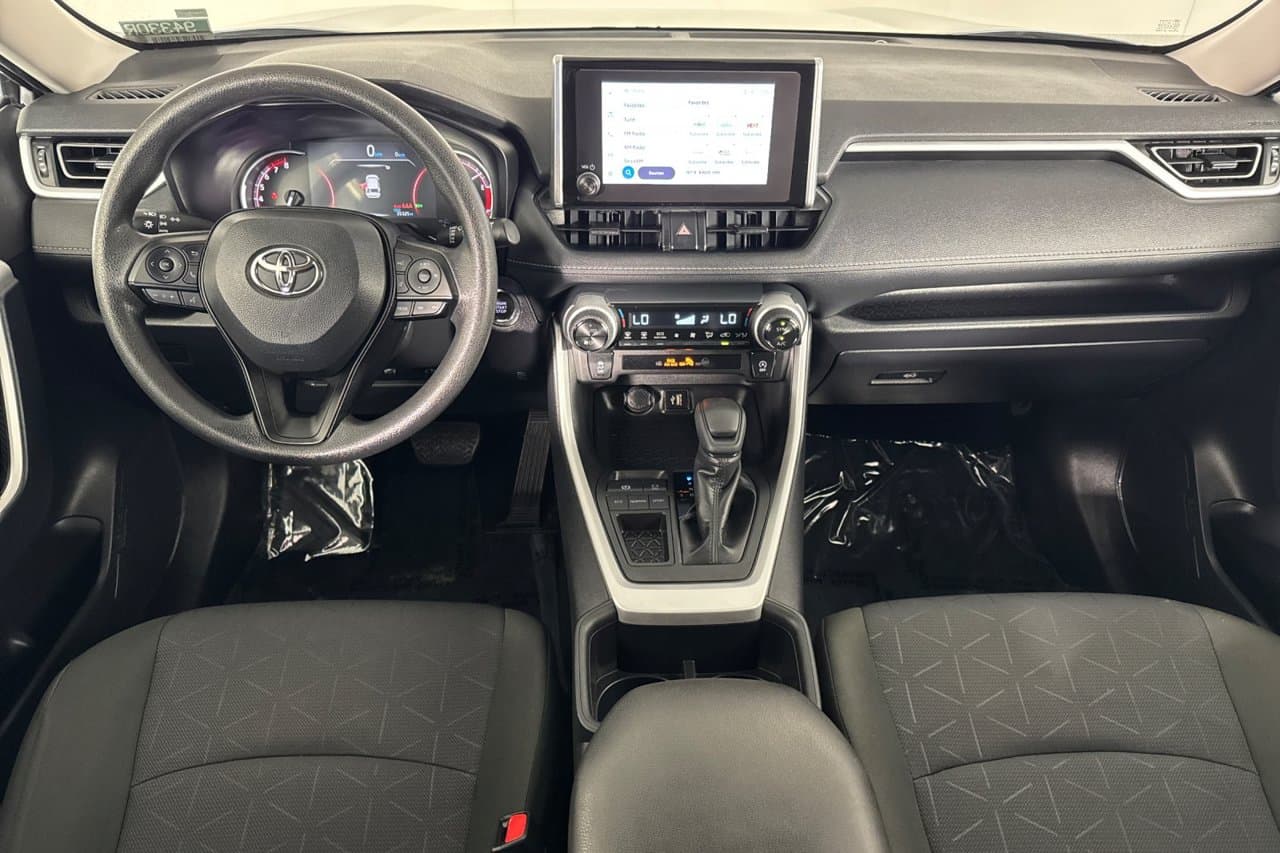 2025 Toyota RAV4 XLE 10