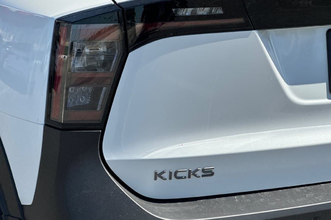 2027 Nissan Kicks SR 21