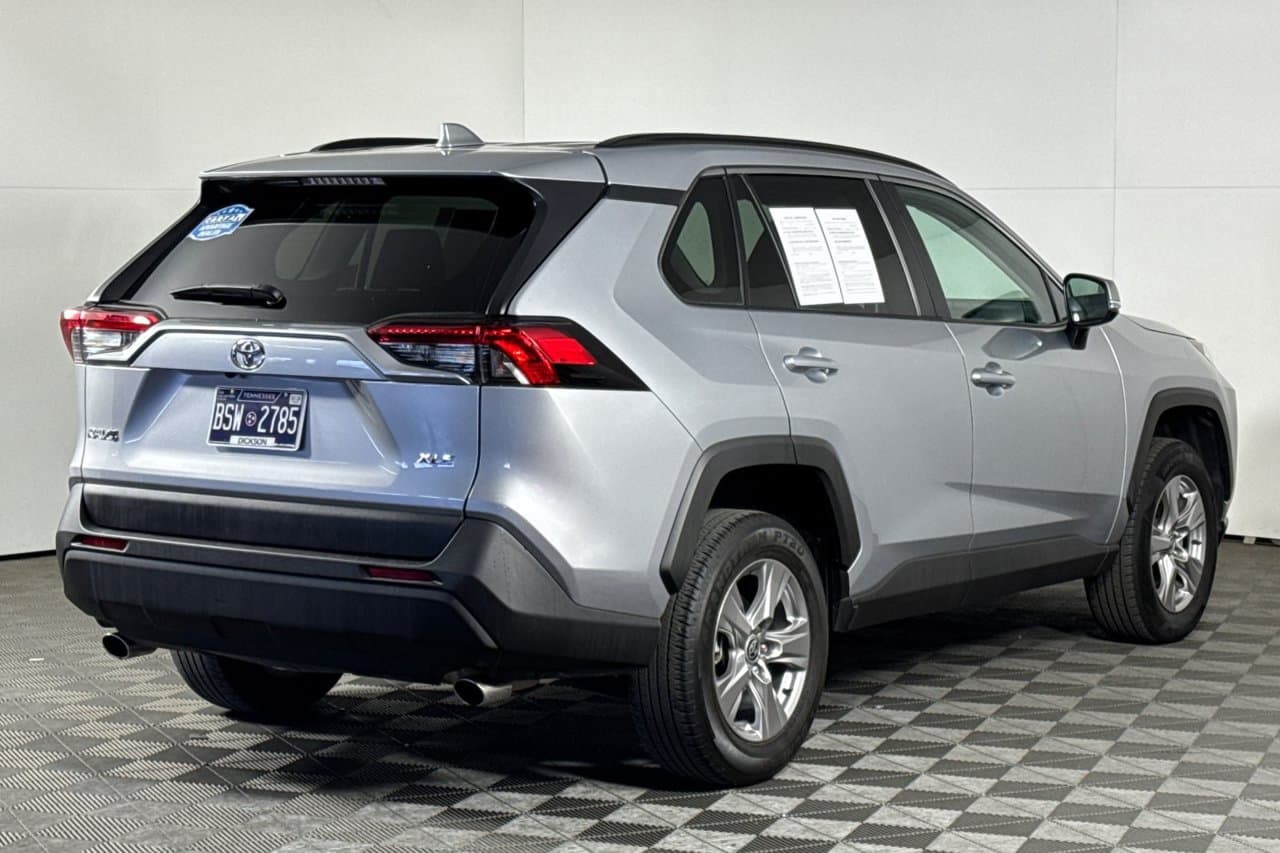 2025 Toyota RAV4 XLE 3