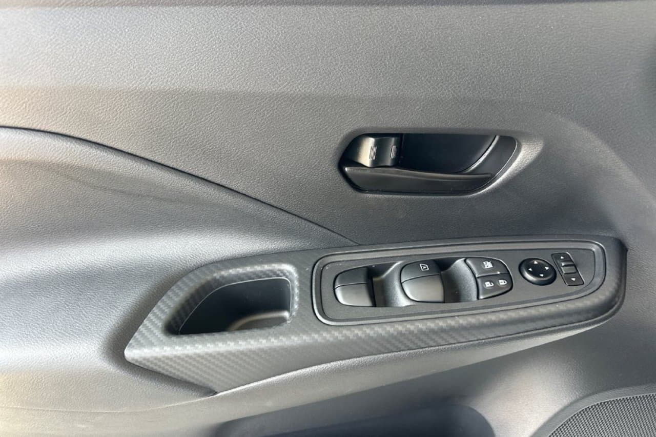 2025 Nissan Versa S 8