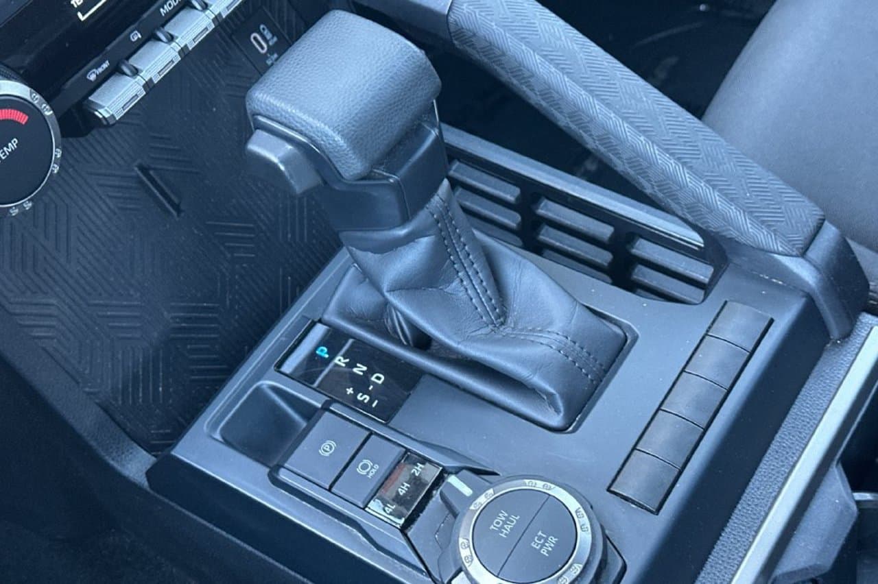 2025 Toyota Tacoma 4WD SR5 17