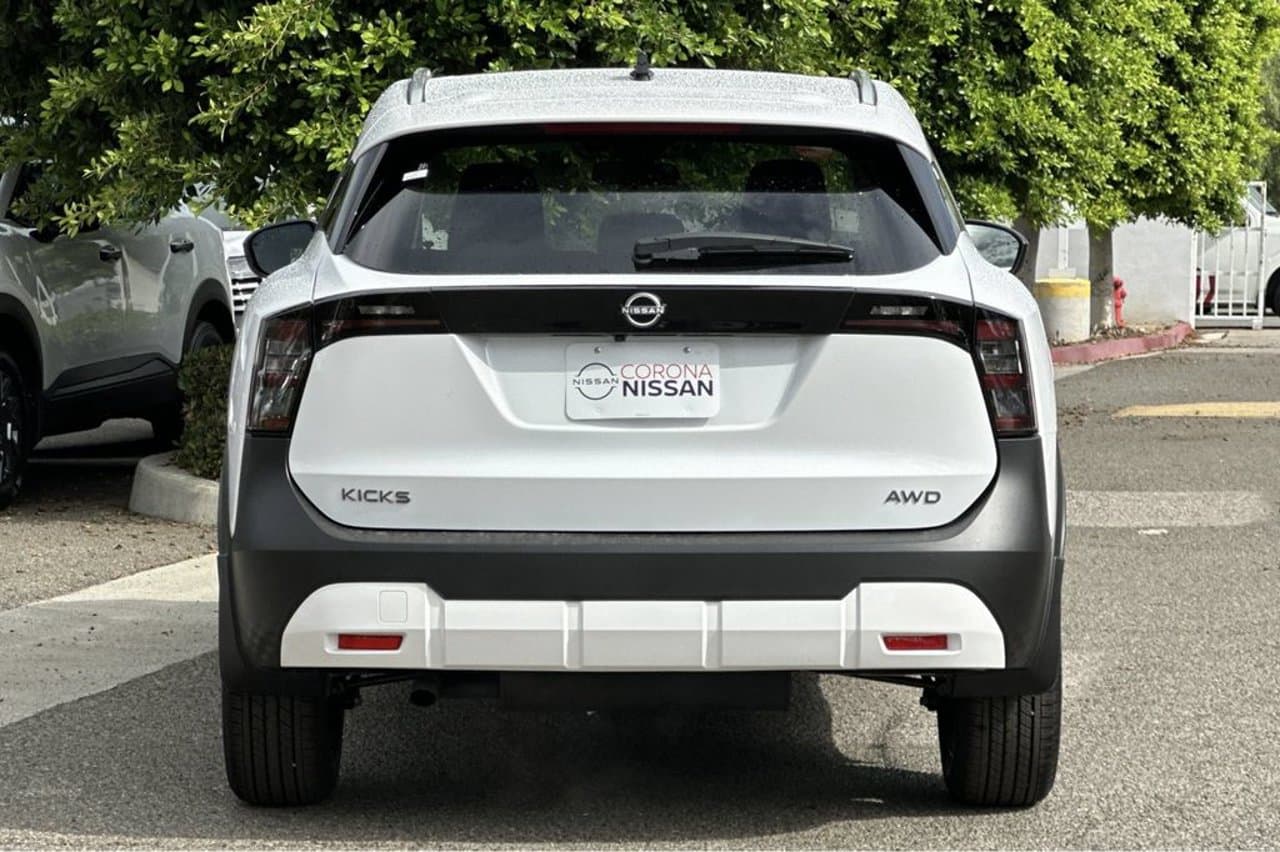 2027 Nissan Kicks SV 5