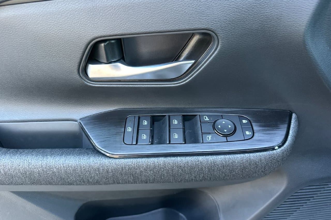 2027 Nissan Kicks SV 9