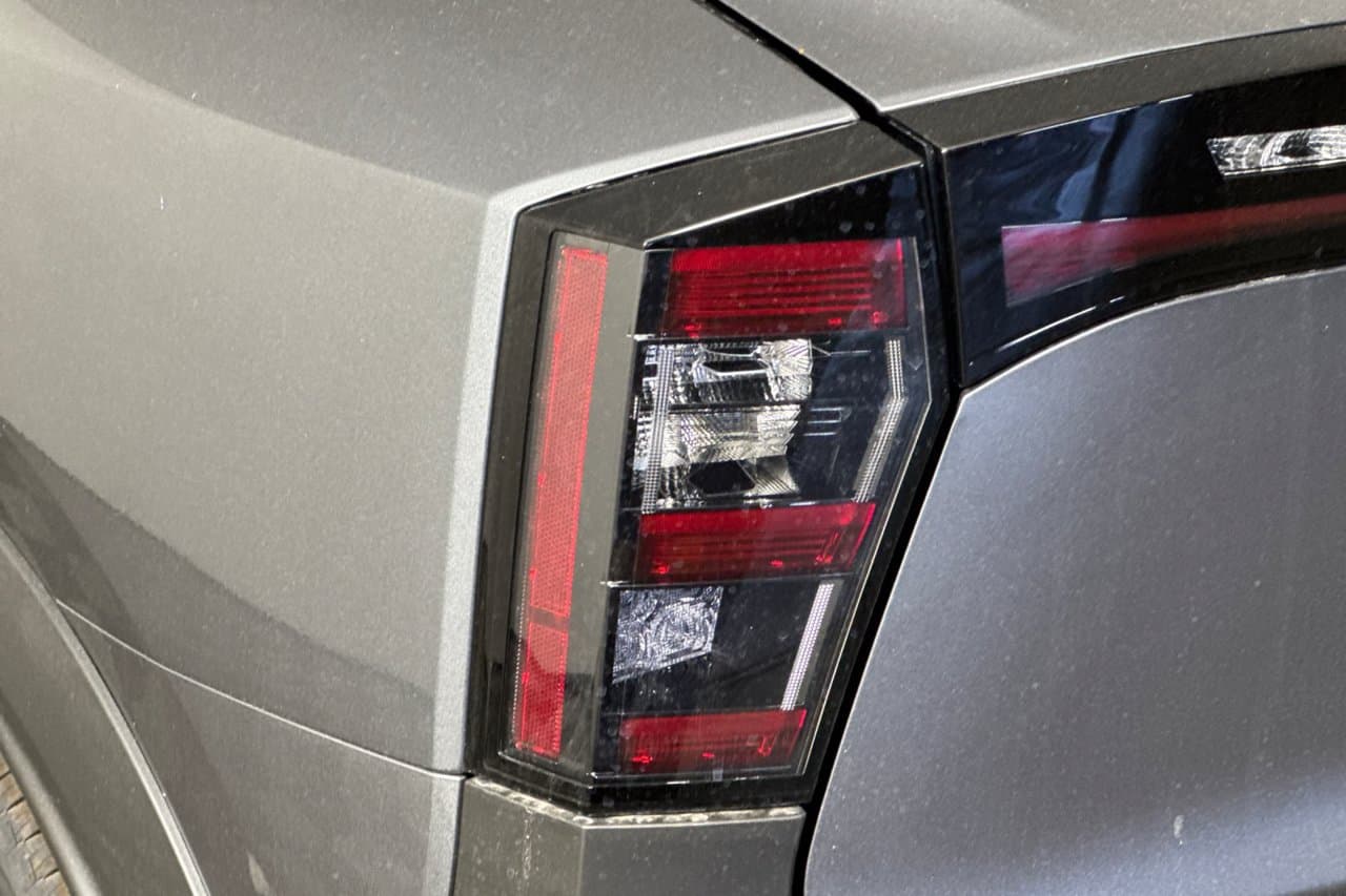 2027 Nissan Kicks SV 23