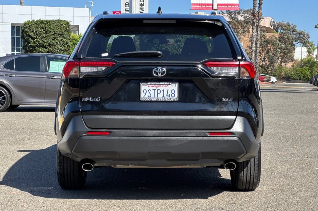 2025 Toyota RAV4 XLE 5