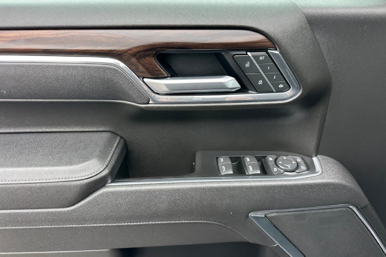 2025 GMC Sierra 1500 SLT 8