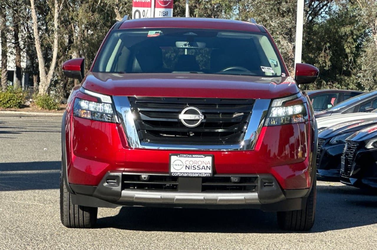 2025 Nissan Pathfinder SL 7