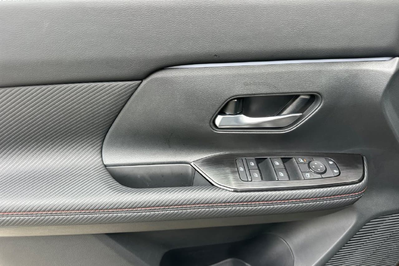 2027 Nissan Kicks SR 9
