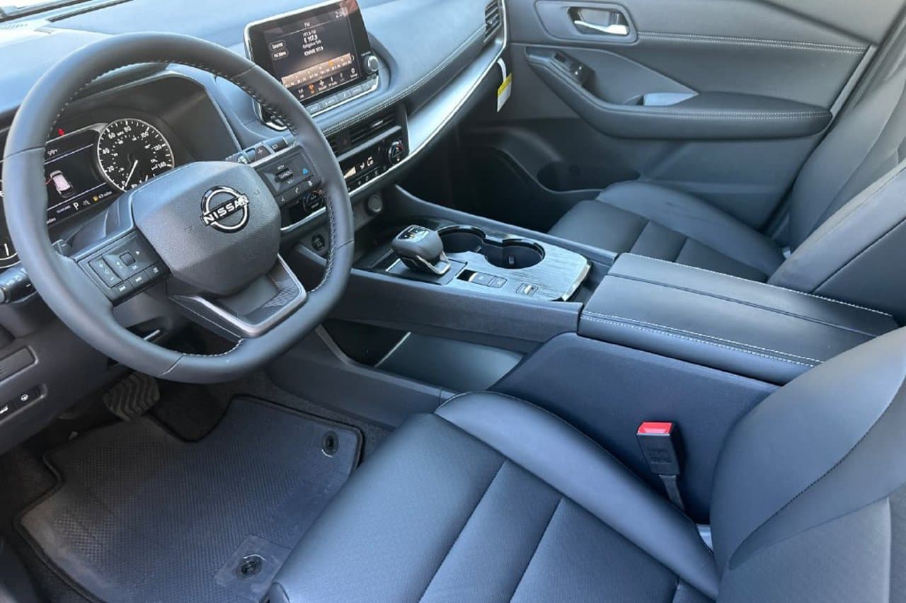 2027 Nissan Rogue Dark Armor 8