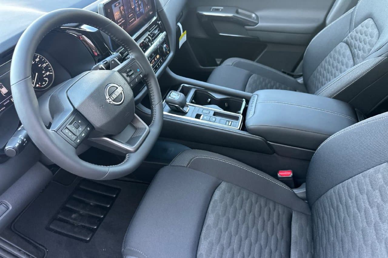 2026 Nissan Pathfinder SV 7