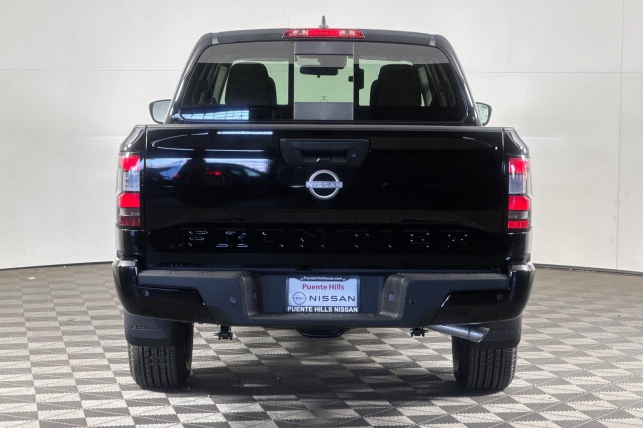 2027 Nissan Frontier SV 4