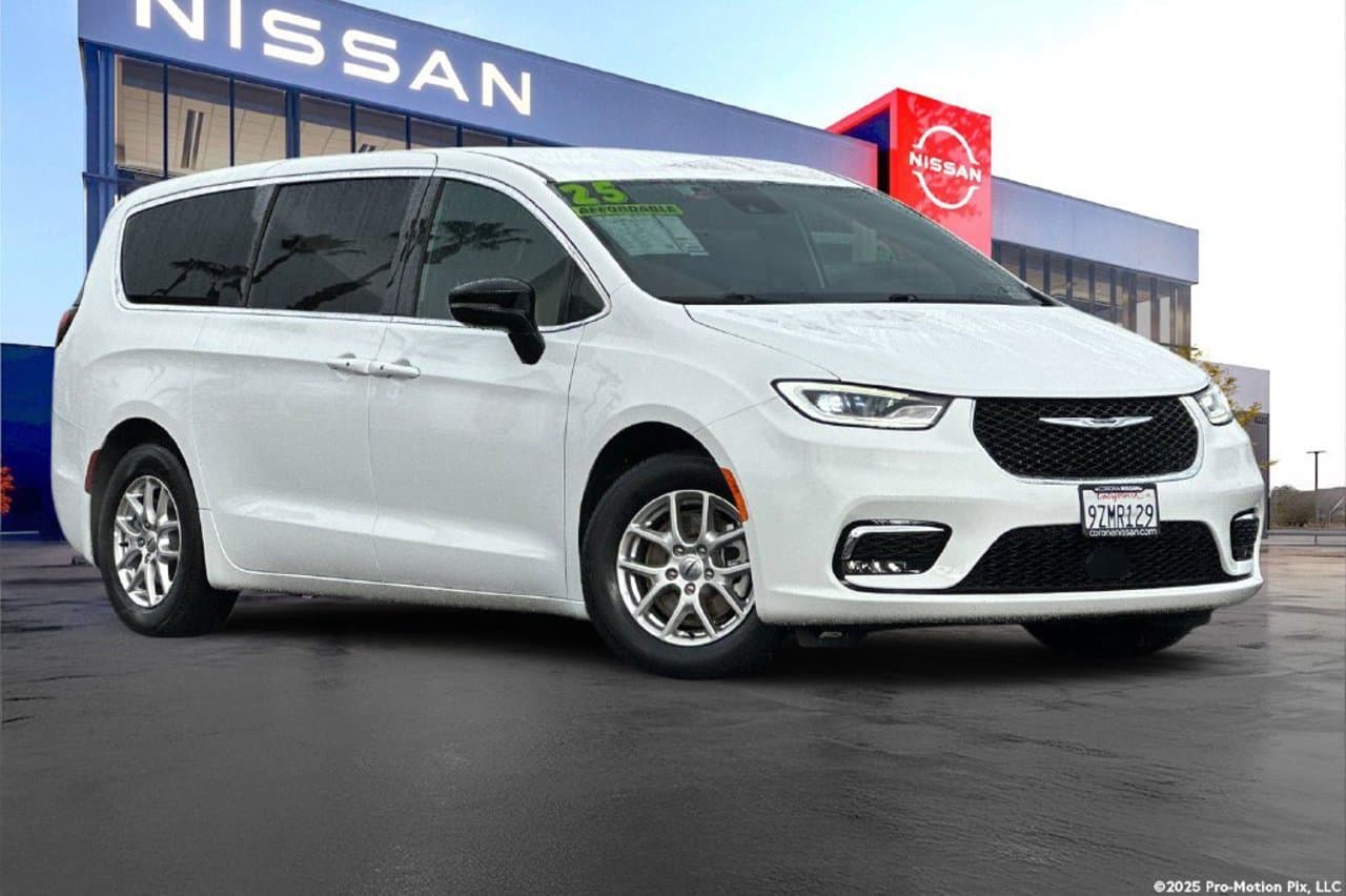 2025 Chrysler Pacifica Select 2