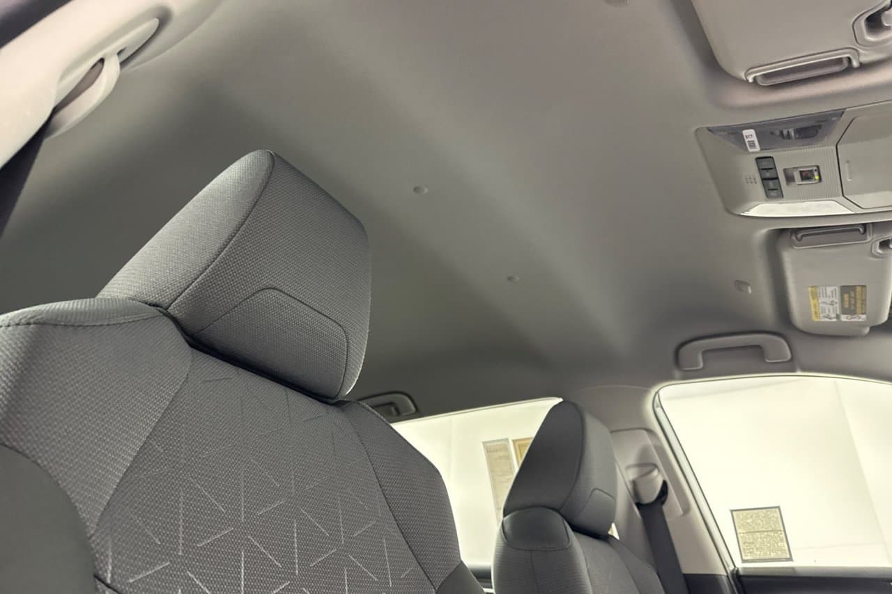 2025 Toyota RAV4 XLE 14