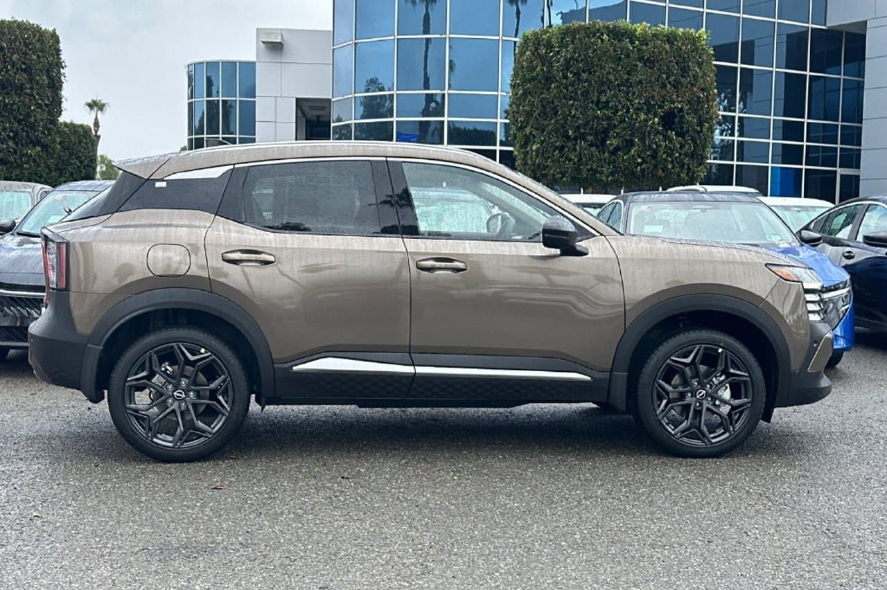 2027 Nissan Kicks SR 3