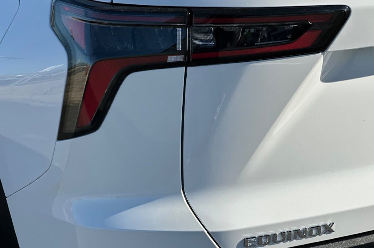 2026 Chevrolet Equinox FWD LT 22
