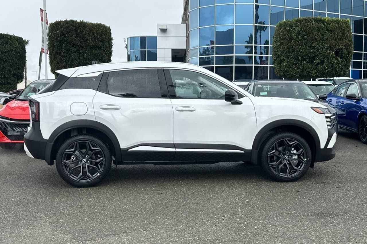 2027 Nissan Kicks SR 3