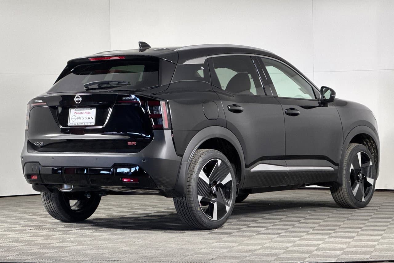 2026 Nissan Kicks SR 3