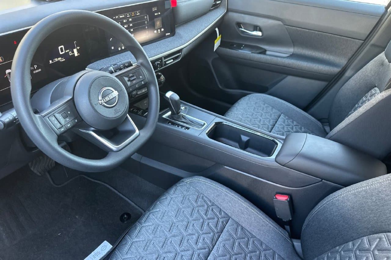 2027 Nissan Kicks SV 8