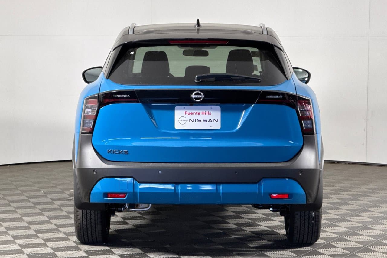 2027 Nissan Kicks SR 4