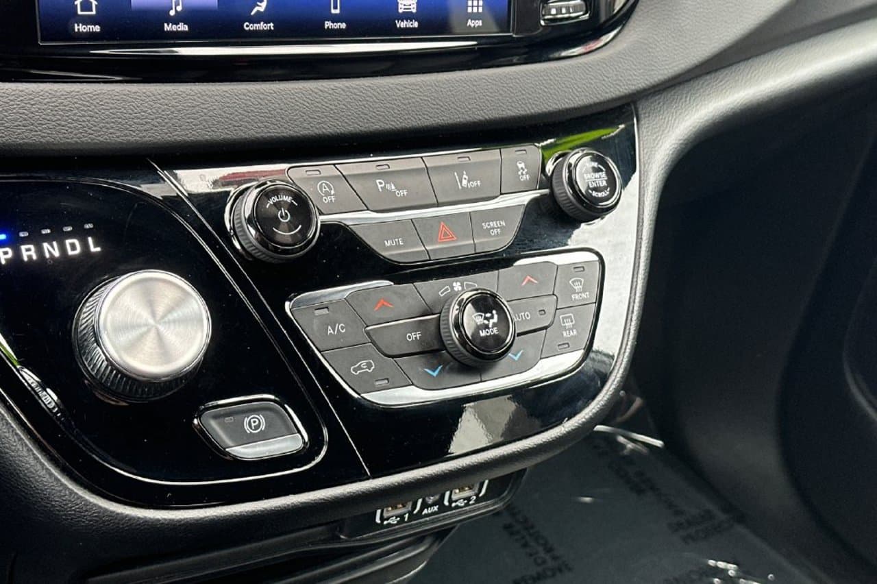 2025 Chrysler Pacifica Select 18