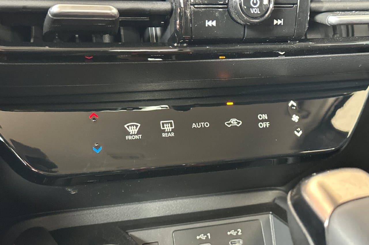2026 Nissan Kicks SR 17