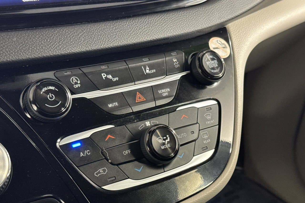 2024 Chrysler Pacifica Touring L 18