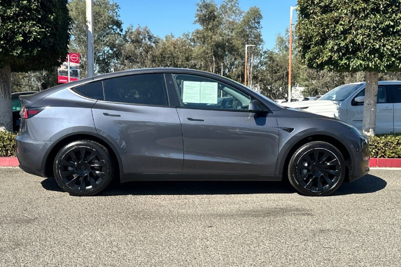 2023 Tesla Model Y Standard Range 3