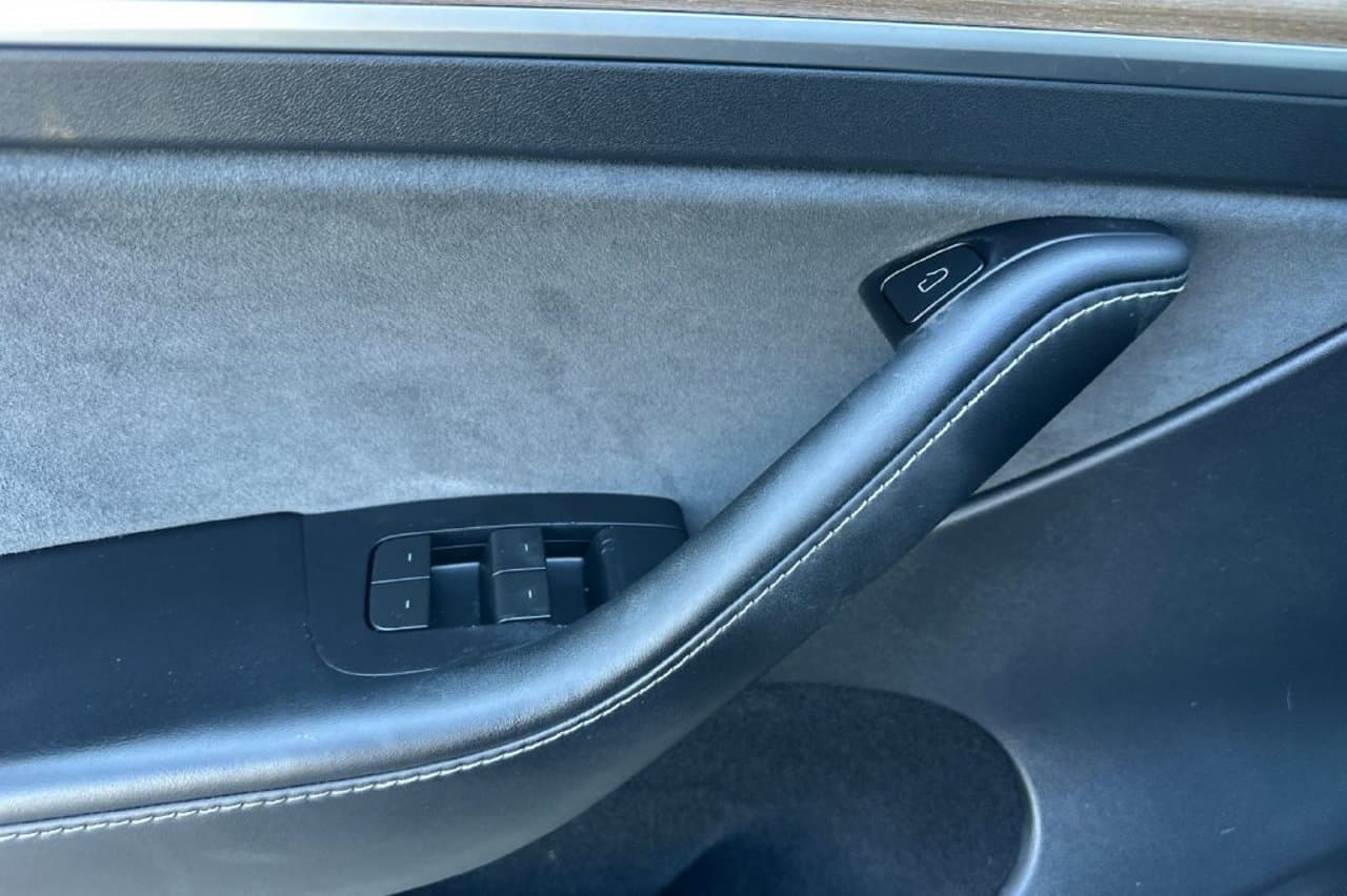 2023 Tesla Model Y Standard Range 9