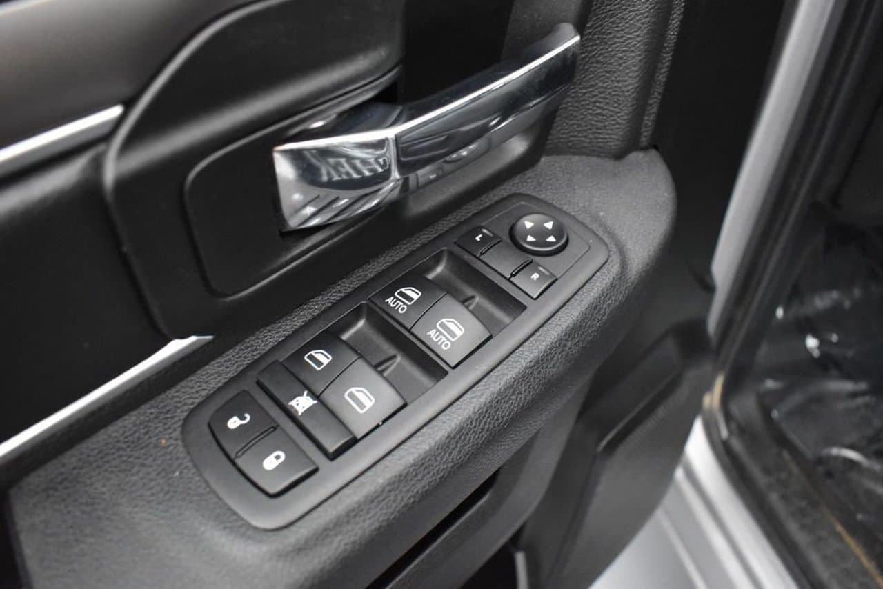2024 Ram 1500 Classic Warlock 8