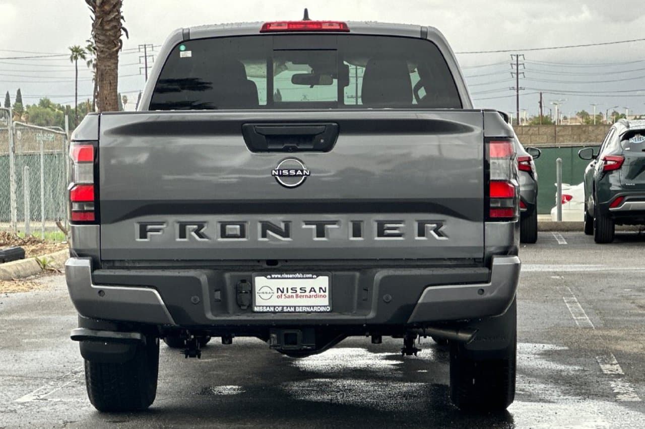 2027 Nissan Frontier SV 4