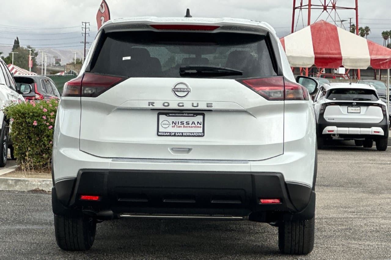 2026 Nissan Rogue SV 4
